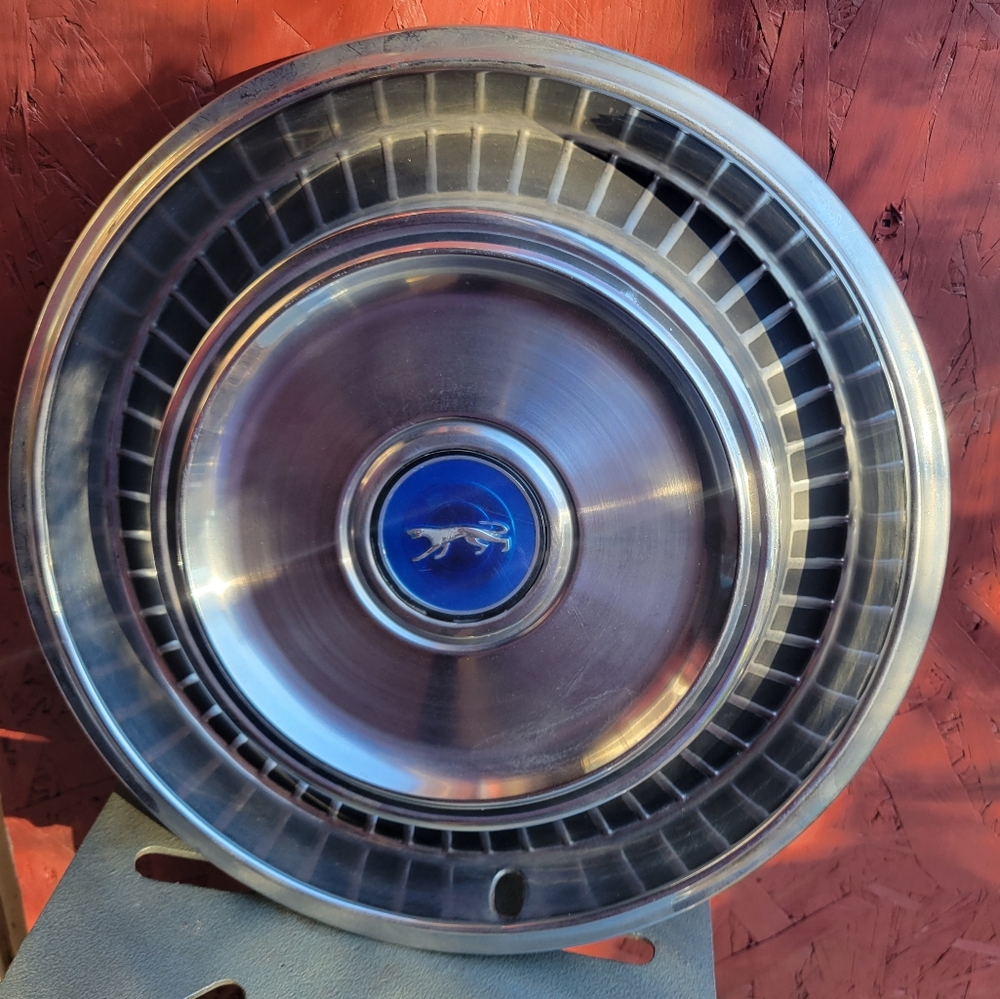 Mercury Cougar Chrome Hubcap Dog Dish Ship Shield Blue Cougar Center